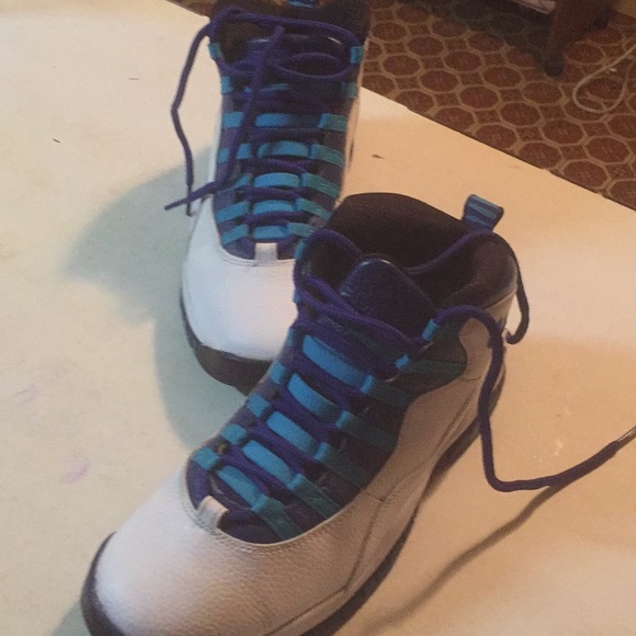 Jordan Retro10s Charlotte hornets addition - Picture 4 of 5